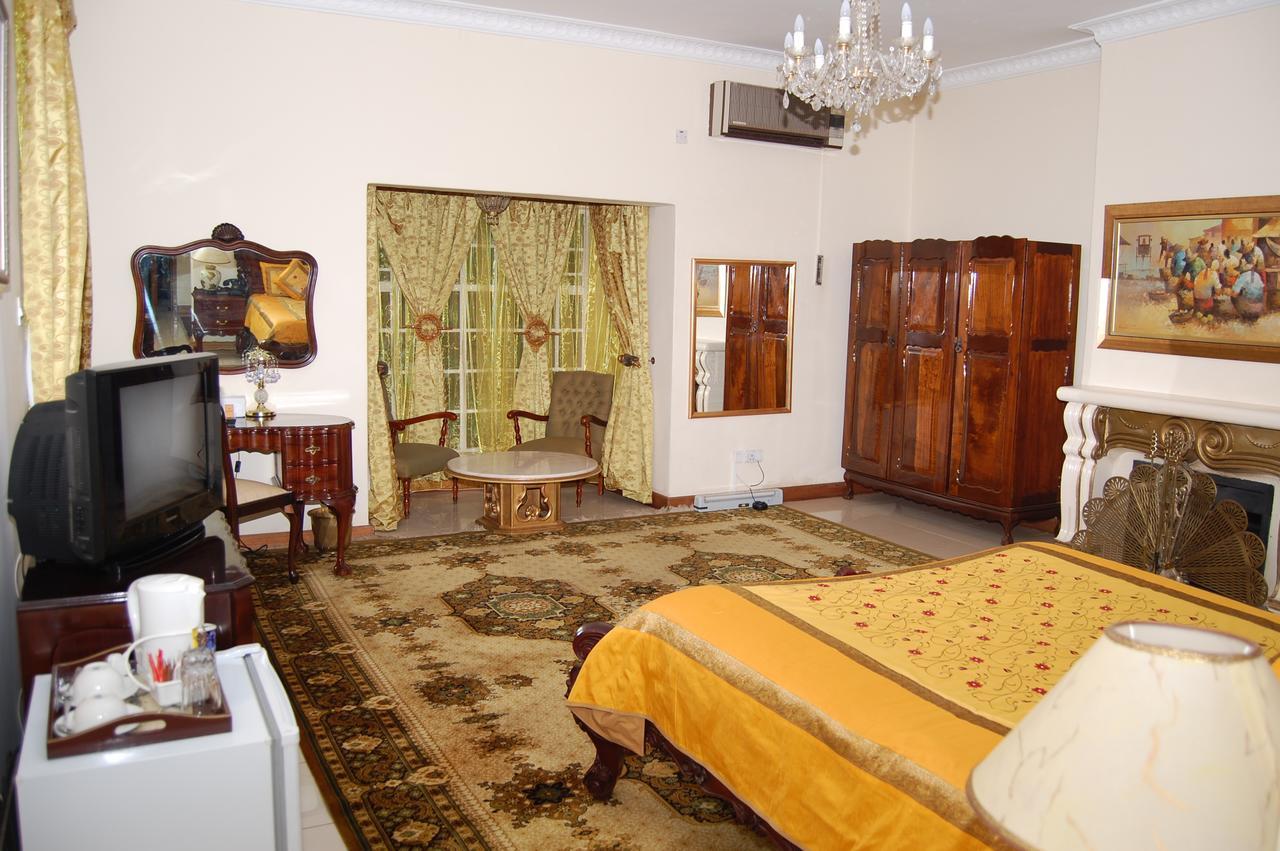 Falcon Crest Suites Gaborone Exterior photo