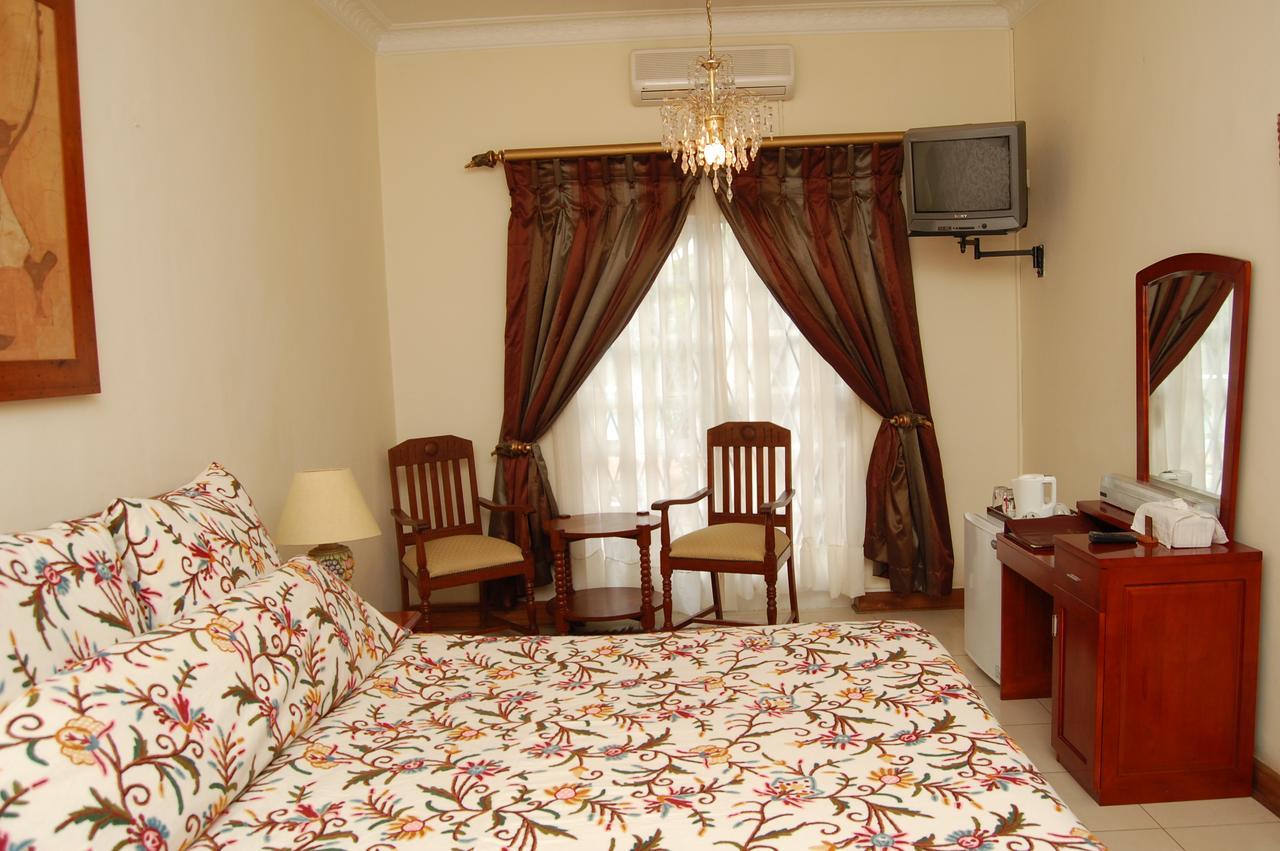 Falcon Crest Suites Gaborone Exterior photo